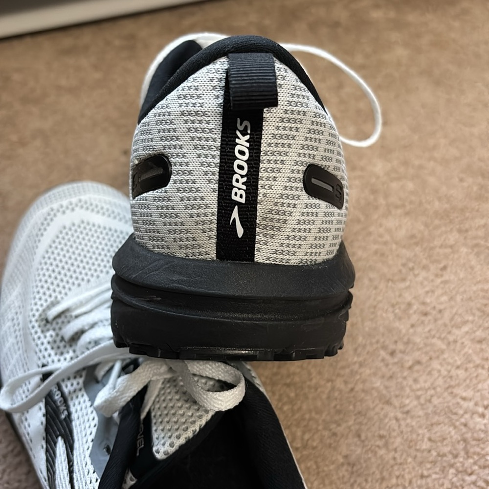 Brooks Revel 6 120386-1B-121 Womens White Black Low Top Running Shoes Size 11.5 - Picture 2 of 8